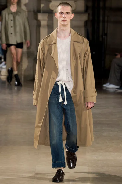 Look 10